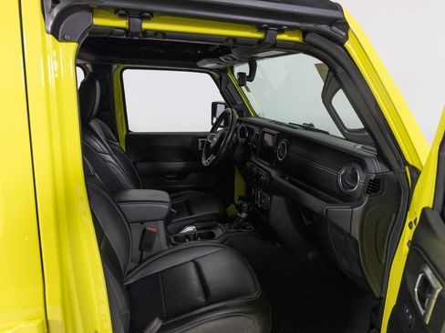 Used 2022 Jeep Wrangler Unlimited Sahara w/ Cold Weather Group image 22