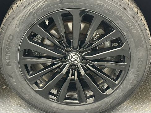 Used 2023 Toyota Highlander XSE image 22