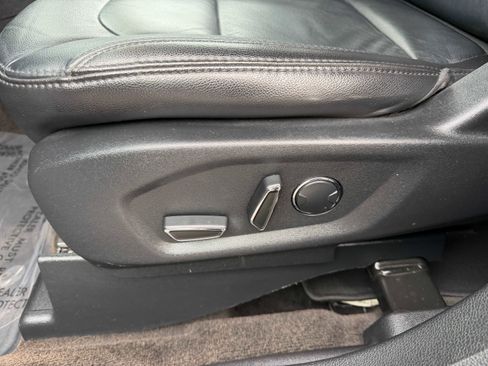 Used 2017 Ford Explorer XLT w/ Equipment Group 202A image 22