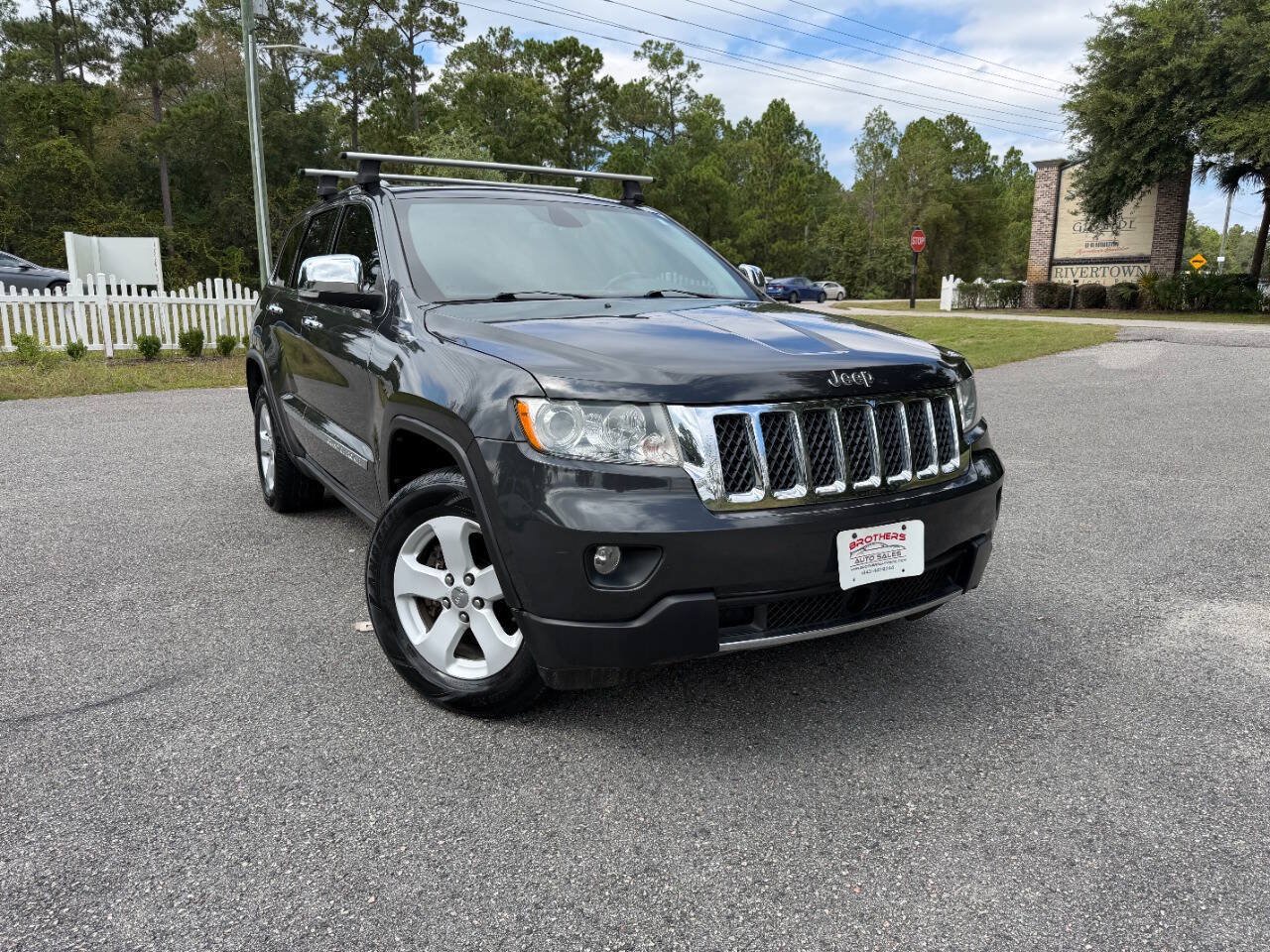 Used 2011 Jeep Grand Cherokee Overland AWD/4WD image 37