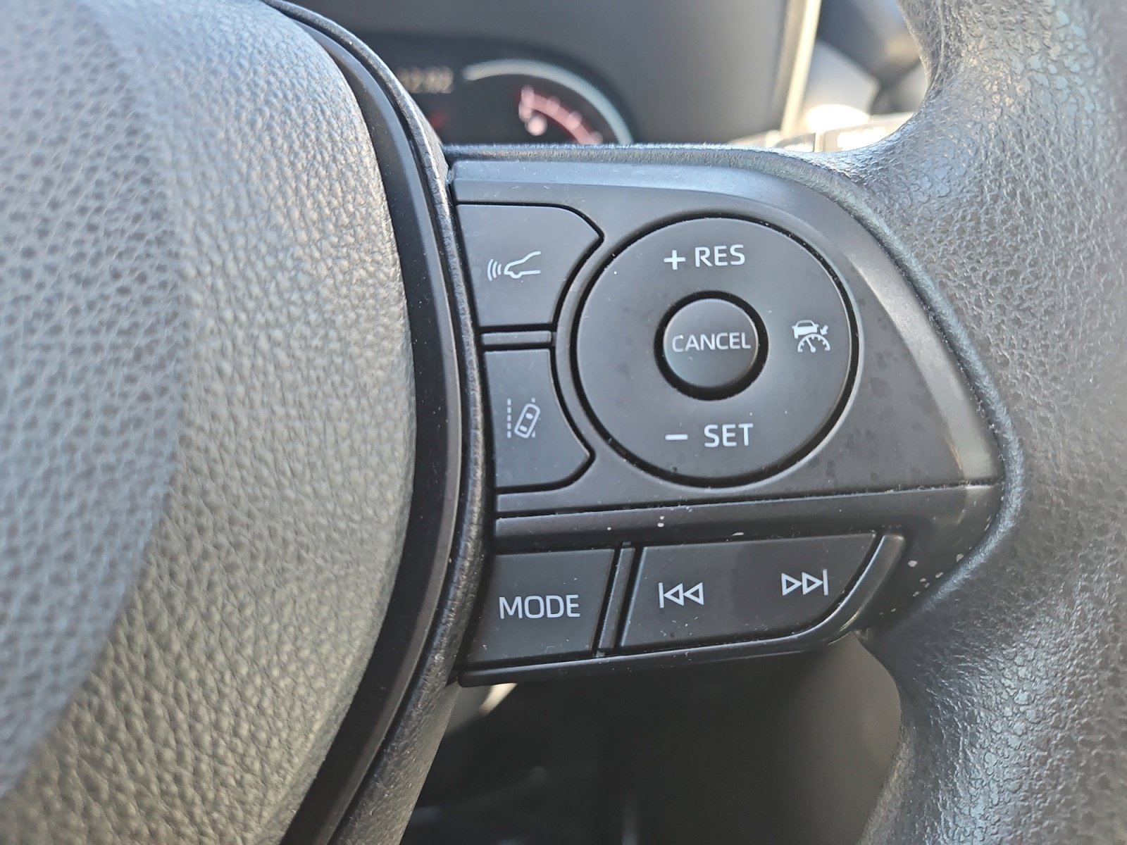 Used 2023 Toyota RAV4 XLE FWD image 25