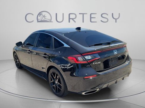 Used 2024 Honda Civic Sport Touring image 2