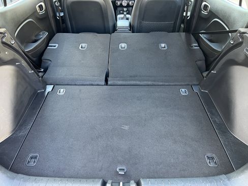 Used 2025 Hyundai Venue SEL image 18