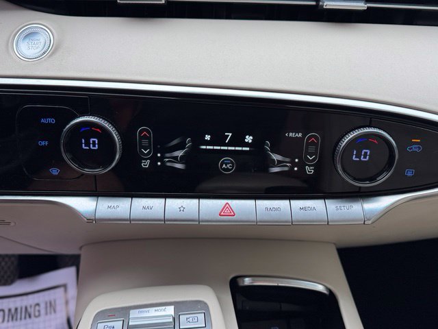 Used 2025 Genesis GV70 2.5T AWD/4WD image 18