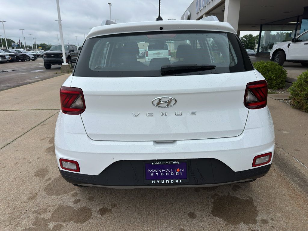 Used 2025 Hyundai Venue SEL FWD image 9