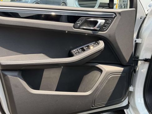 Certified 2023 Porsche Macan S AWD/4WD image 20