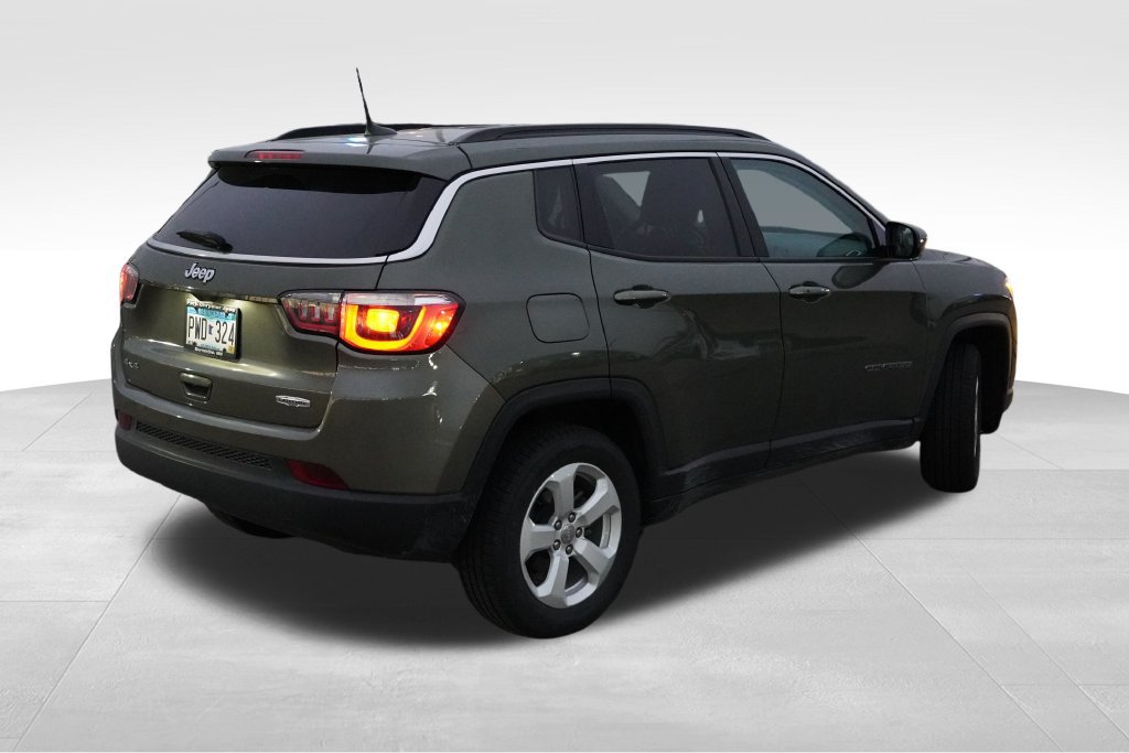Used 2018 Jeep Compass Latitude w/ Popular Equipment Group AWD/4WD image 3