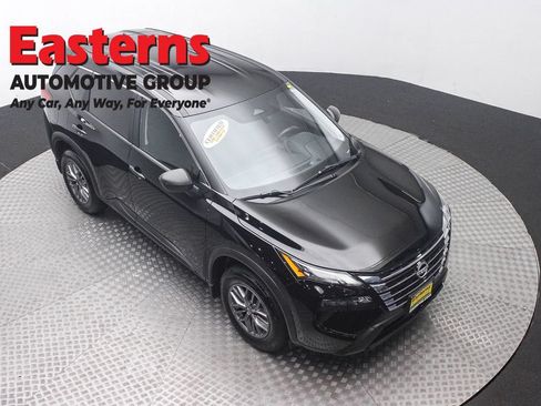 Used 2024 Nissan Rogue S AWD/4WD image 3