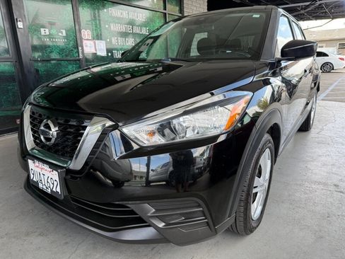 Used 2020 Nissan Kicks S FWD image 3