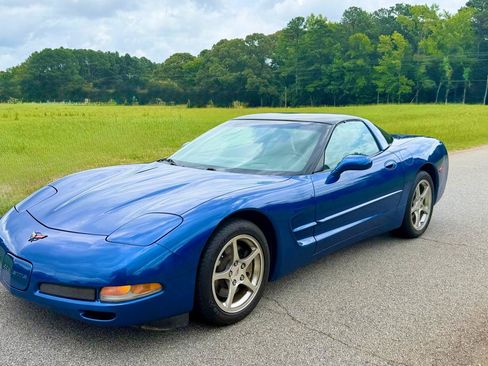 Used 2002 Chevrolet Corvette Coupe w/ Preferred Equipment Group2 RWD image 2