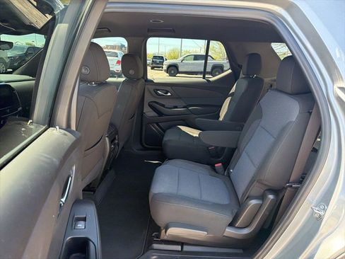 Used 2023 Chevrolet Traverse LT image 7