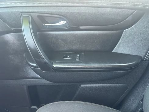 Used 2015 GMC Acadia SLE FWD image 18