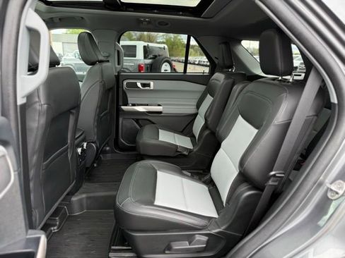 Used 2023 Ford Explorer XLT w/ Equipment Group 202A AWD/4WD image 18