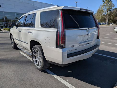 Used 2015 Cadillac Escalade Luxury image 4