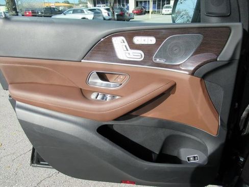 Used 2025 Mercedes-Benz GLS 450 4MATIC image 21