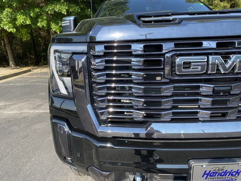 Used 2024 GMC Sierra 2500 Denali Ultimate AWD/4WD image 15