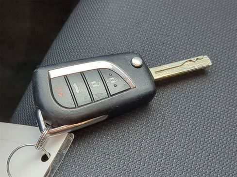 Used 2020 Toyota Corolla LE image 38