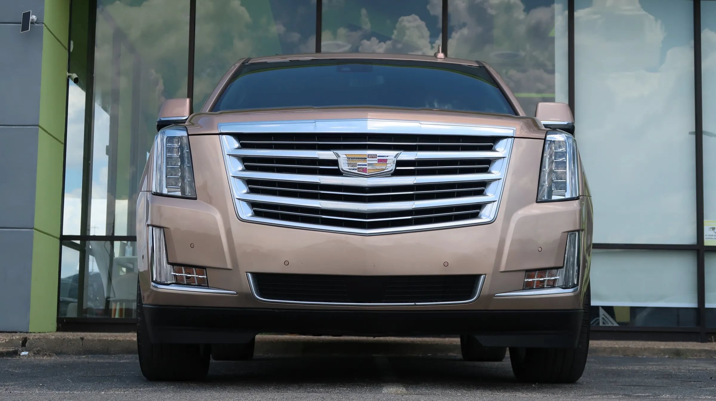 Used 2020 Cadillac Escalade Platinum AWD/4WD image 3