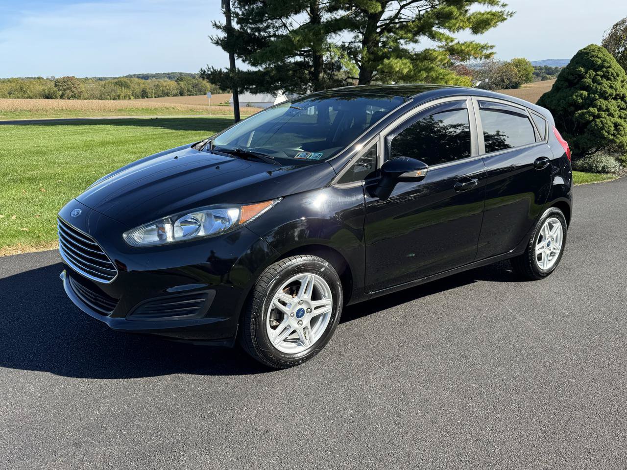 Used 2019 Ford Fiesta SE w/ Cold Weather Package FWD image 2