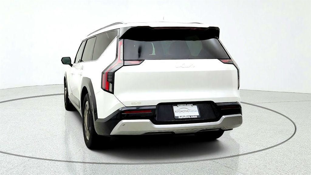 Used 2024 Kia EV9 Land AWD/4WD image 6