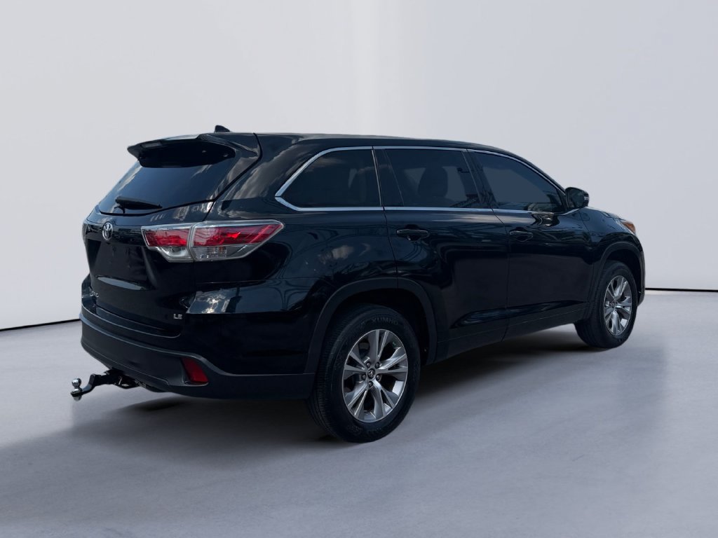 Used 2016 Toyota Highlander Plus FWD image 3