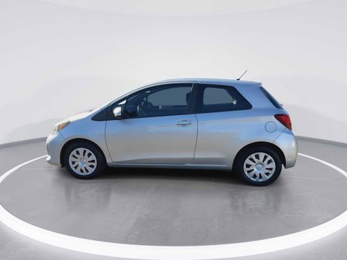 Used 2015 Toyota Yaris L image 5