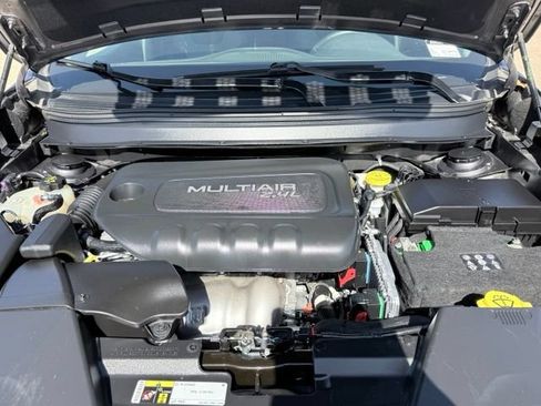 Used 2018 Jeep Cherokee Latitude Plus w/ Comfort/Convenience Group FWD image 19