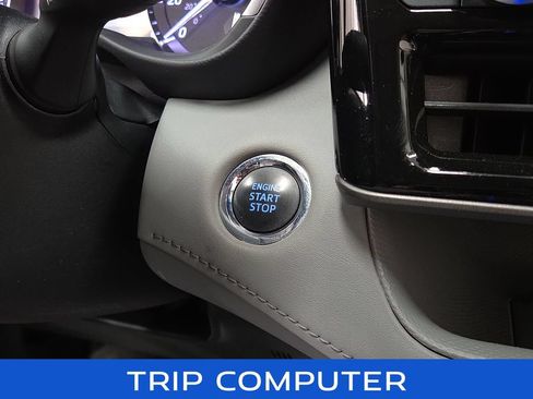 Used 2022 Toyota Highlander XLE AWD/4WD image 18
