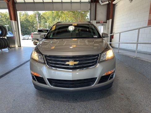 Used 2017 Chevrolet Traverse LT image 20