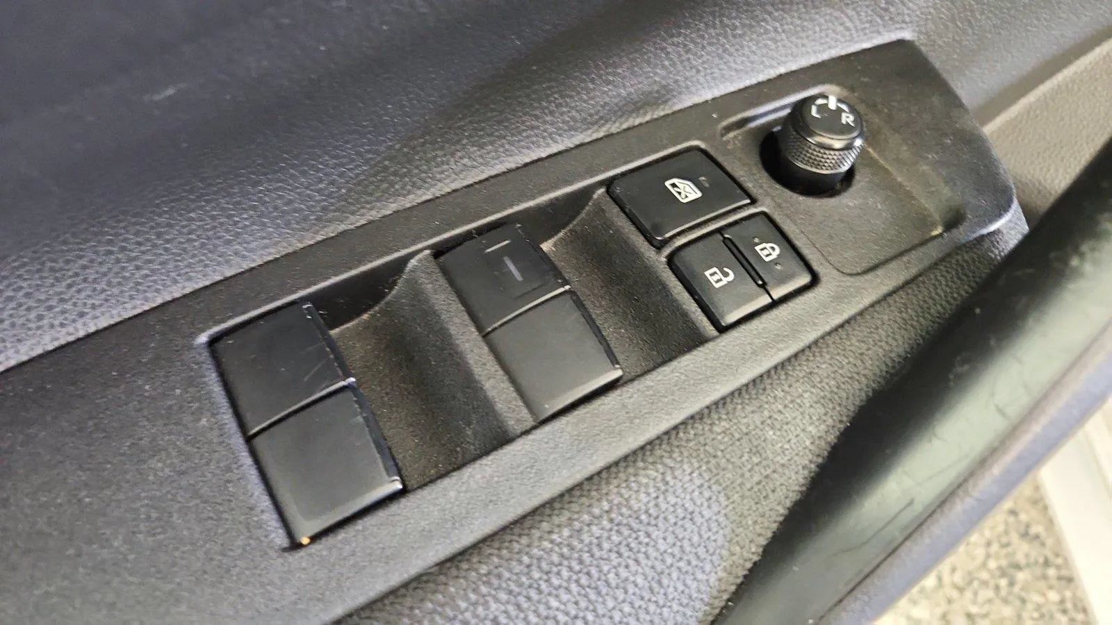 Used 2025 Toyota Corolla LE FWD image 23