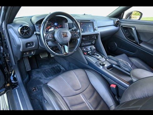 Used 2019 Nissan GT-R Premium w/ Premium Interior Package image 8