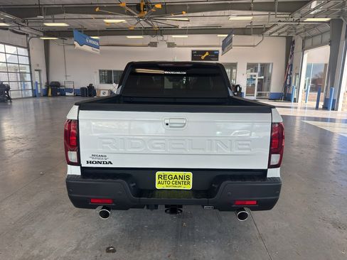 New 2026 Honda Ridgeline Black Edition image 4