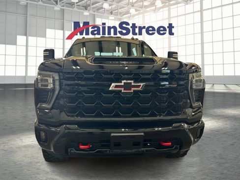 Used 2024 Chevrolet Silverado 2500 ZR2 w/ Technology Package AWD/4WD image 8