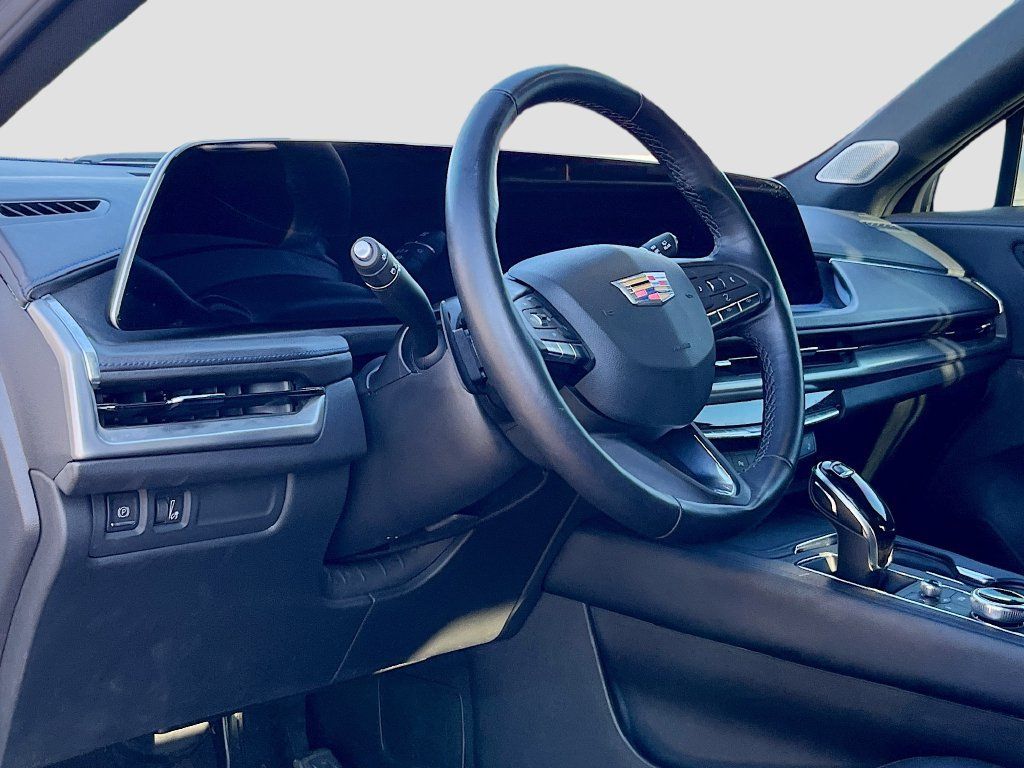 Used 2024 Cadillac XT4 Sport FWD image 9