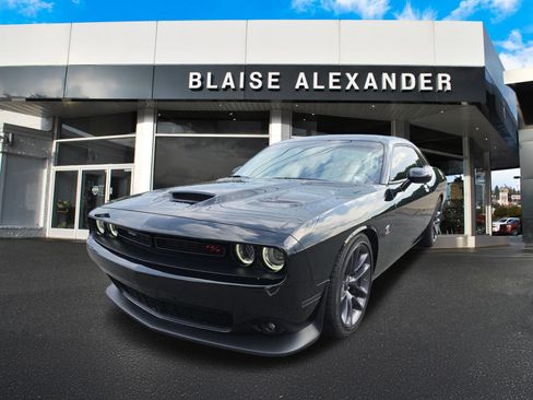 Used 2022 Dodge Challenger R/T Scat Pack RWD image 9