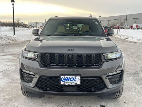 Used 2024 Jeep Grand Cherokee Limited w/ Luxury Tech Group II image 8