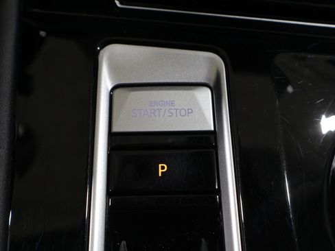 Used 2025 Volkswagen Atlas SEL AWD/4WD image 28