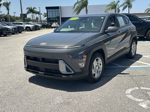 Certified 2025 Hyundai Kona SE FWD image 2