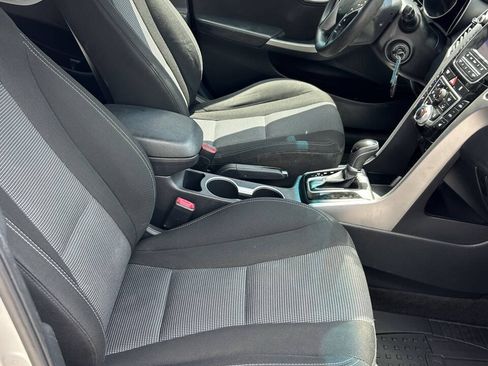 Used 2015 Hyundai Elantra GT FWD image 14