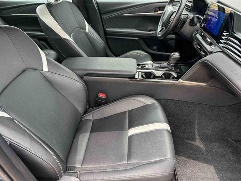 Certified 2025 Toyota Camry SE FWD image 21