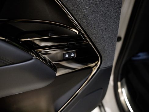 Used 2025 Land Rover Range Rover Sport Dynamic SE image 53