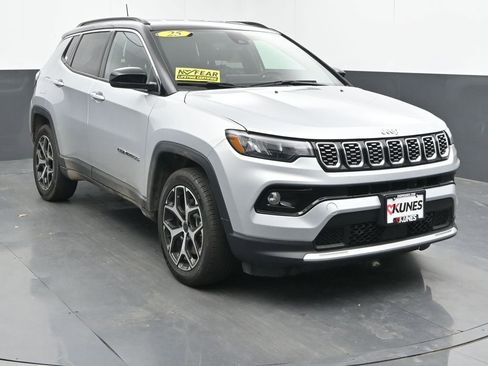 Used 2025 Jeep Compass Limited AWD/4WD image 3