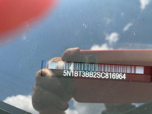 Certified 2025 Nissan Rogue SV image 27