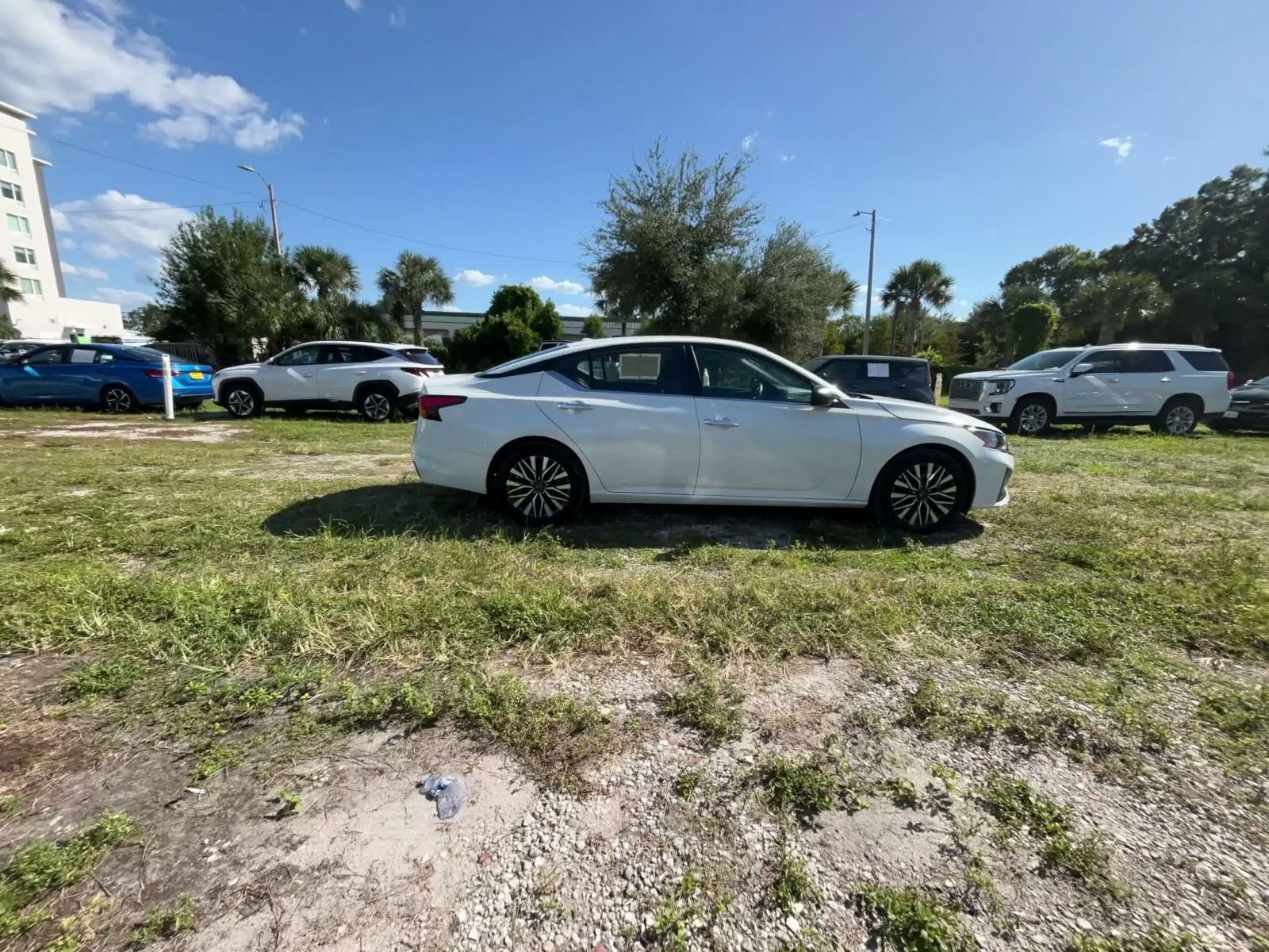 Used 2025 Nissan Altima 2.5 SV FWD image 16