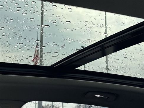 Used 2023 Cadillac XT4 Luxury w/ Cold Weather Package image 18