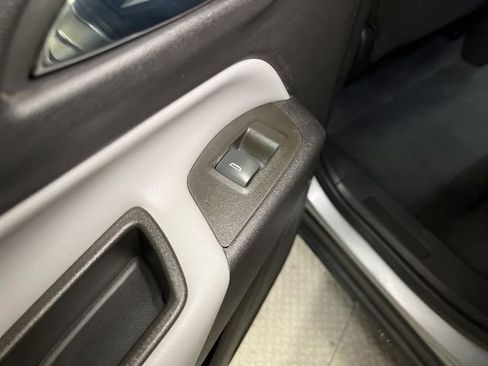 Used 2023 Chevrolet Equinox LS image 50