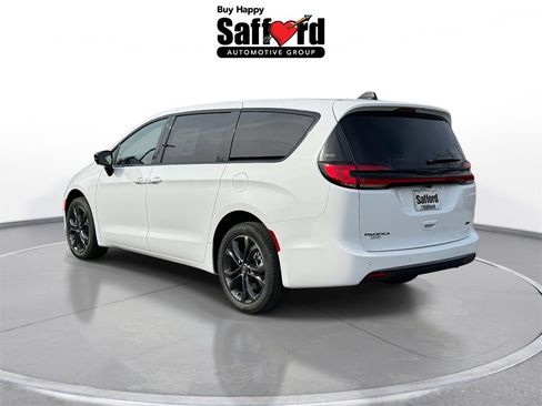 New 2026 Chrysler Pacifica Select image 5
