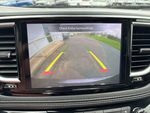 Used 2023 Chrysler Pacifica Limited image 17
