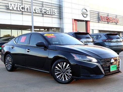 Certified 2024 Nissan Altima 2.5 SV image 1