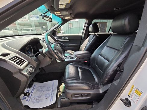 Used 2014 Ford Explorer XLT w/ Equipment Group 202A AWD/4WD image 16